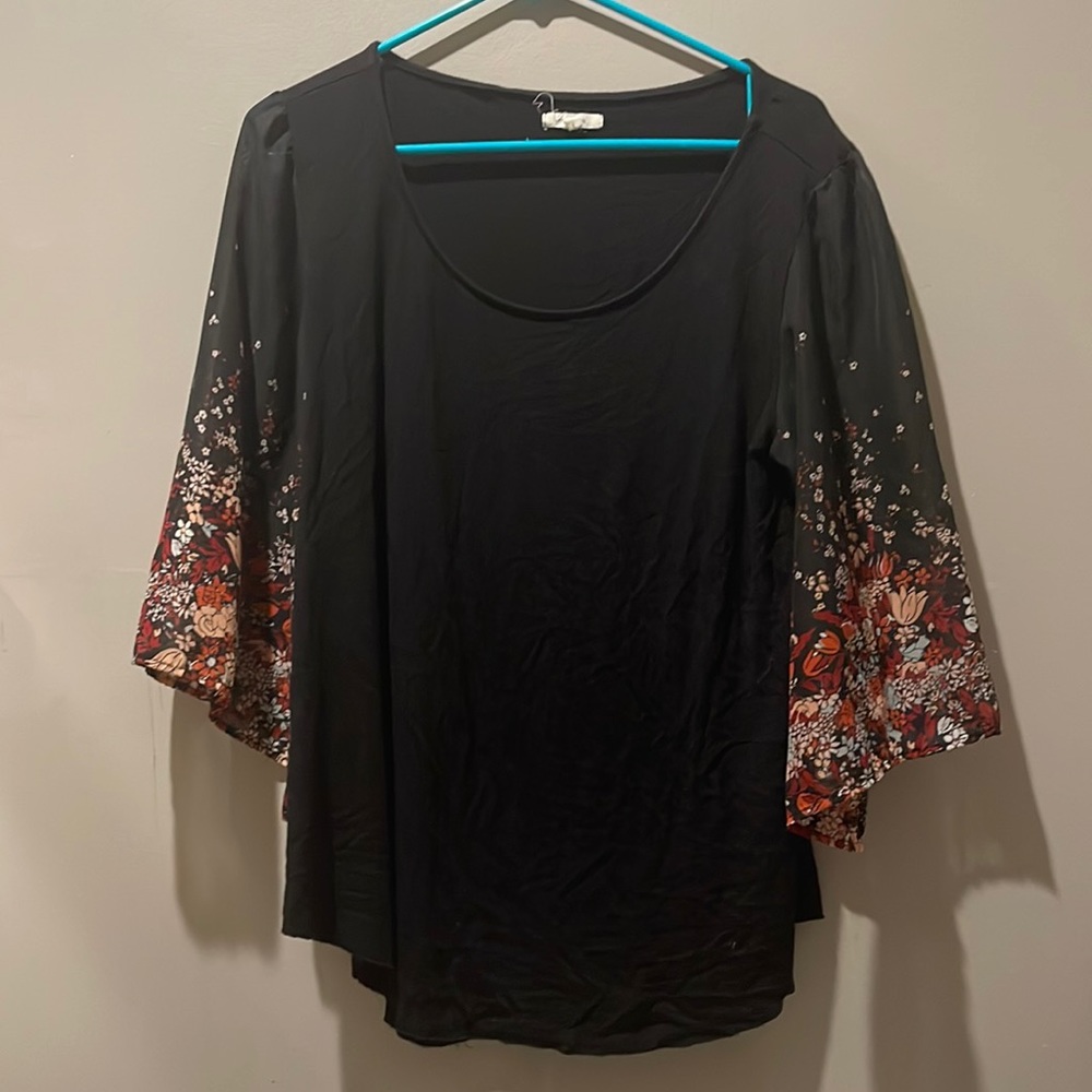 Floral sleeve blouse